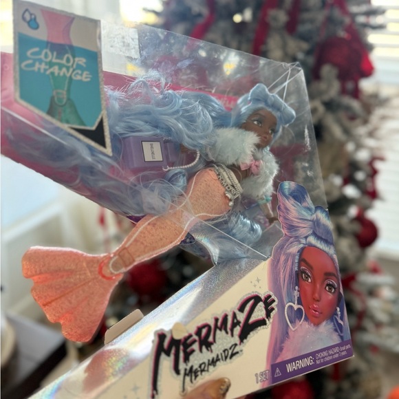 MERMAZE MERMAIDZ Color Change Shellnelle Mermaid Doll - Picture 7 of 8